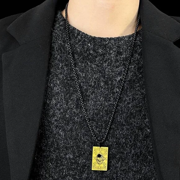 men skull necklace - Picture 2 of 6